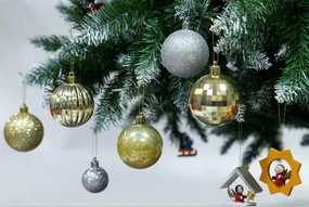28ct Shatterproof Christmas Ball Ornaments in 4 Classic Finishes for Christmas Tree Decoration (Golden Yellow, 2.36“ Regular Size)