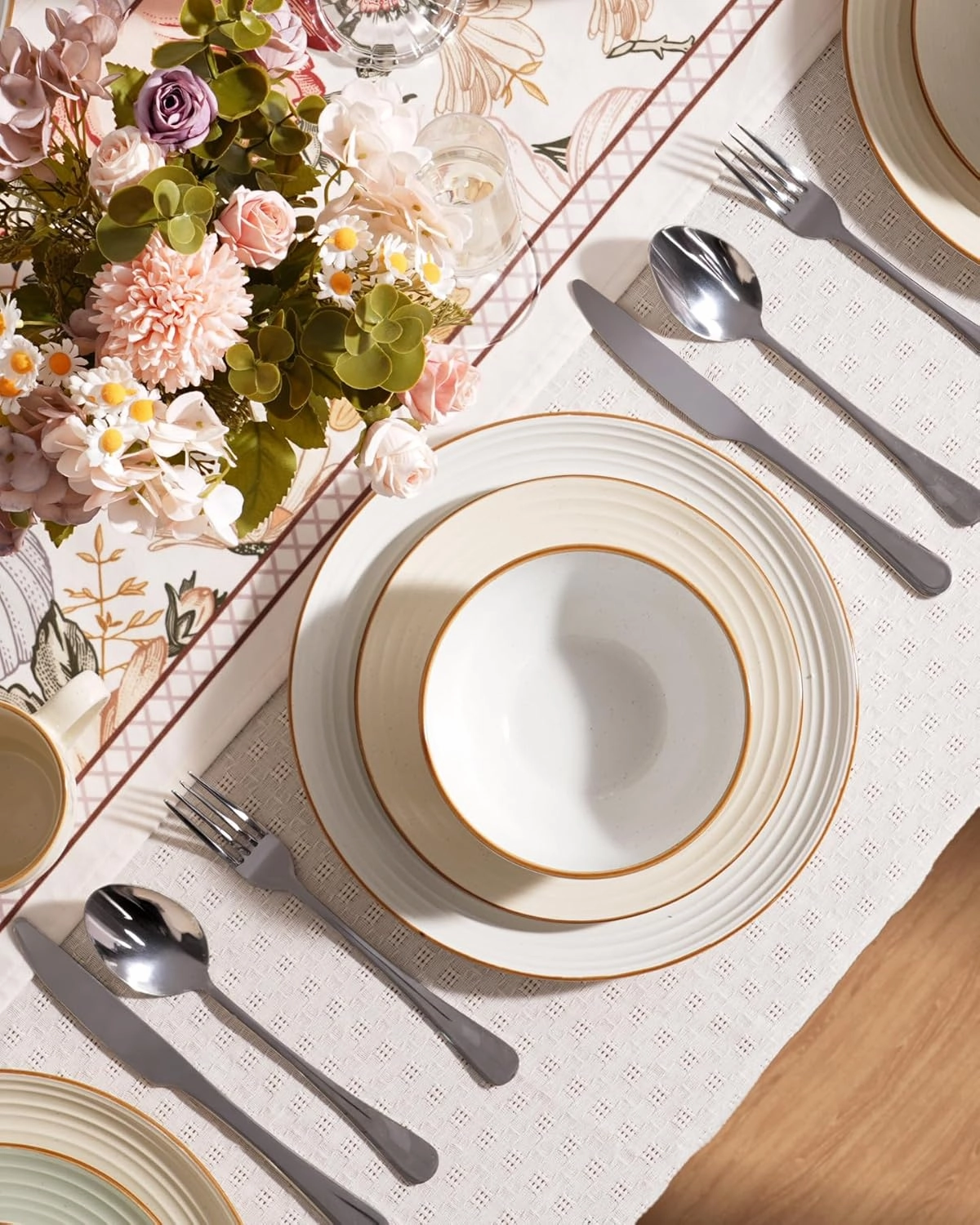 Famiware Jupiter Dinnerware Set, Plates and Bowls Dish Sets for 4 (12 Pieces), Microwave and Dishwasher Safe Stoneware Tableware, Chip and Scratch Resistant, Light Gray