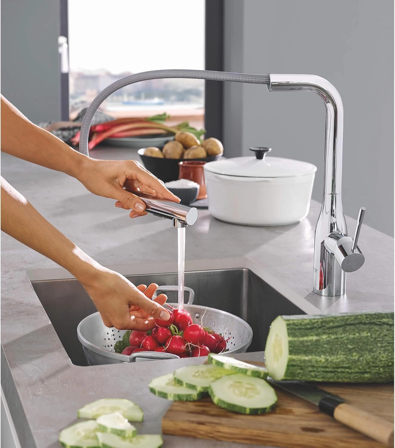 GROHE 30271000 Essence Dual Spray Pull-Out Kitchen Faucet Chrome