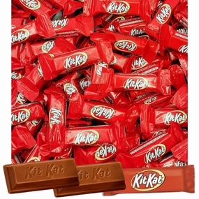 Kit Kat Miniatures – Red Crisp Wafers Miniatures Milk Chocolate Candy Bars - Individually Wrapped - Bulk Pack - 4 Pound (Pack of 1)