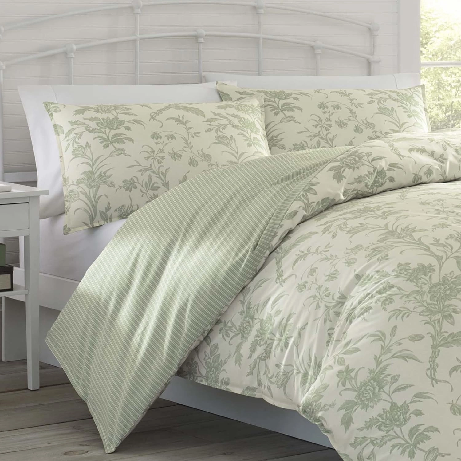 Laura Ashley Home - Queen Duvet Cover Set, Reversible Cotton Bedding with Matching Shams, Lightweight Home Decor for All Seasons (Natalie Sage, Queen) Green