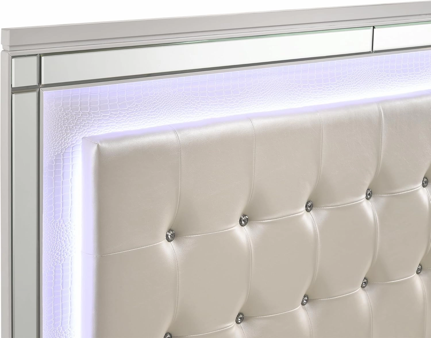 New Classic Furniture Valentino Wood King Bed, White