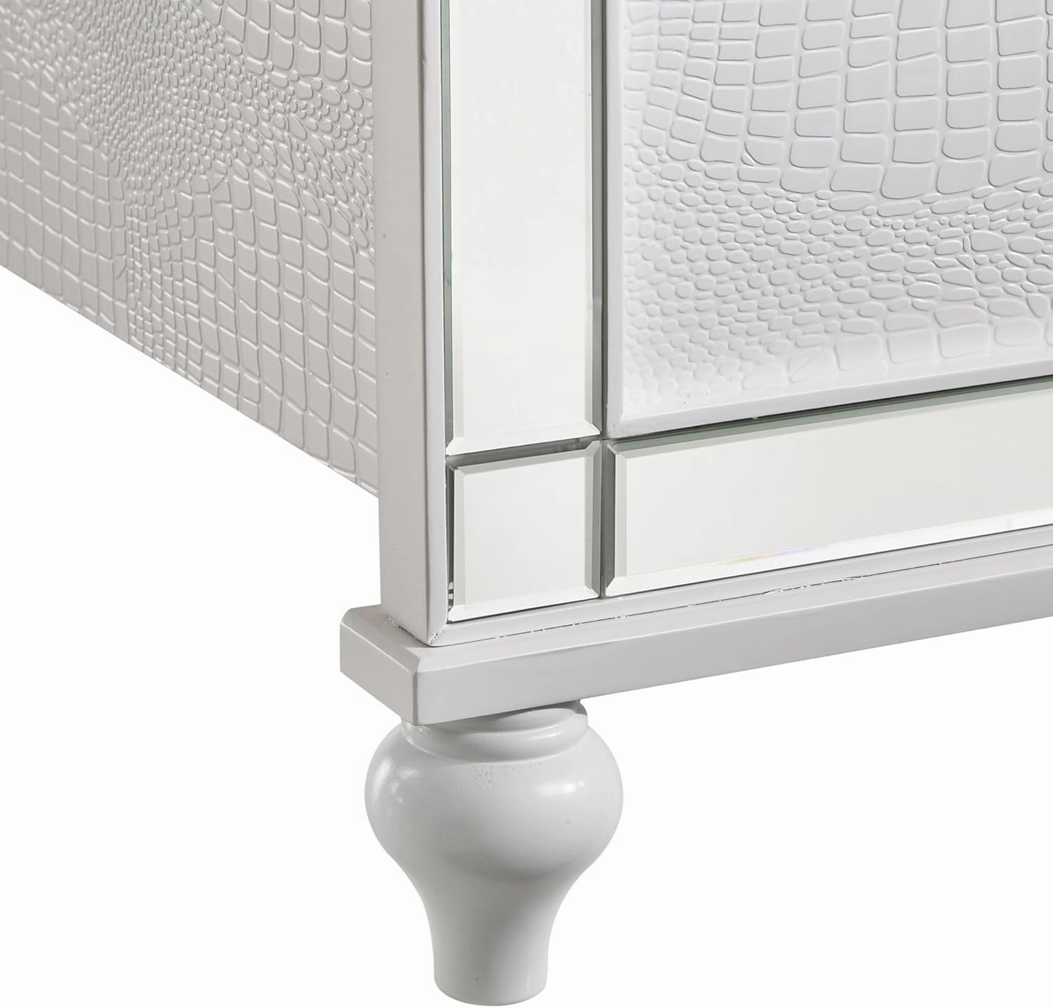New Classic Furniture Valentino Wood King Bed, White