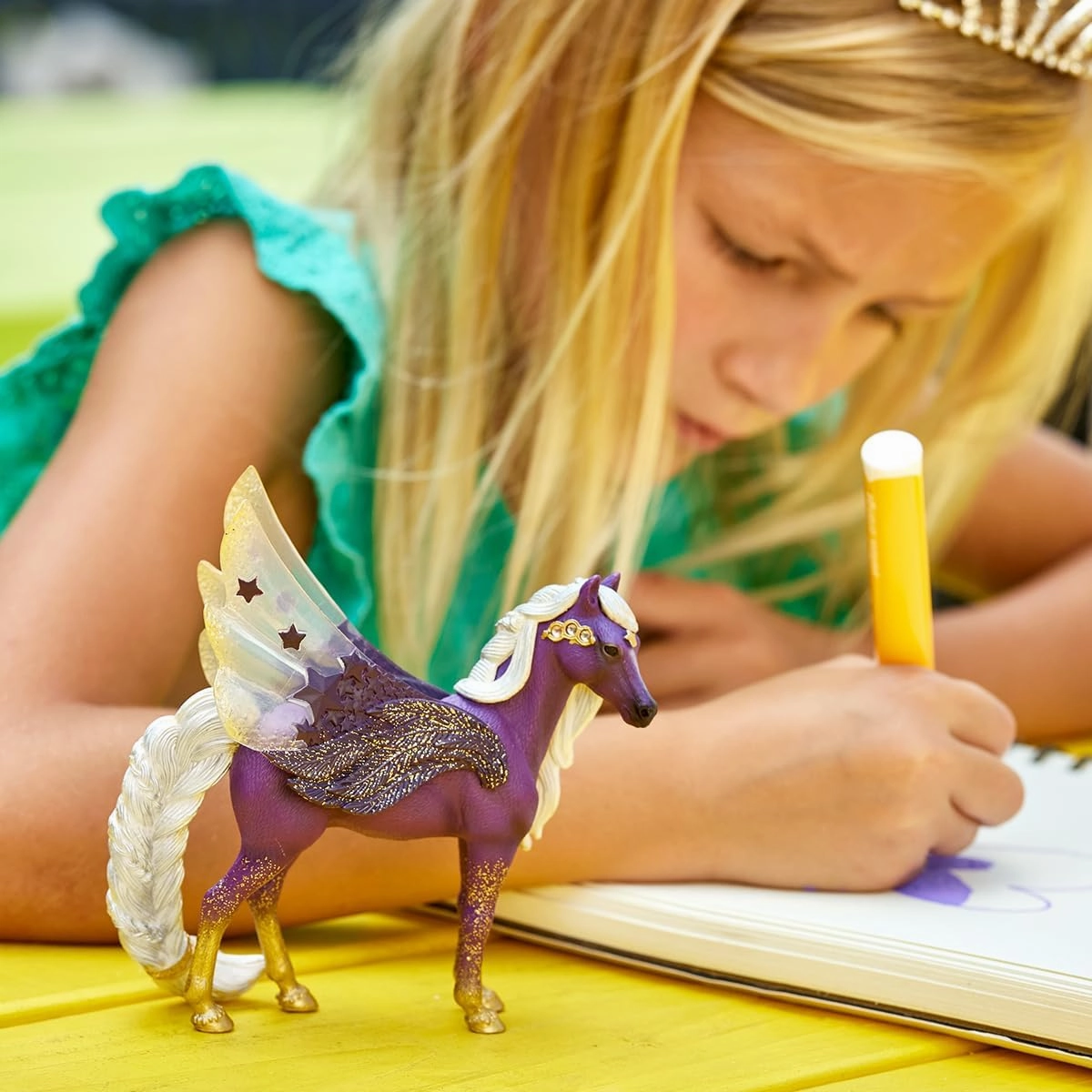 Schleich bayala Star Unicorn Flying Pegasus Figurine - Unicorn Toy for Girls and Boys - Fantasy Horse Figurine for Kids Ages 5 