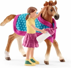 Schleich Horse Club, Horse Toys for Girls and Boys, Foal with Blanket Horse Set with Horse Figurine, 4 Pieces, Ages 5 