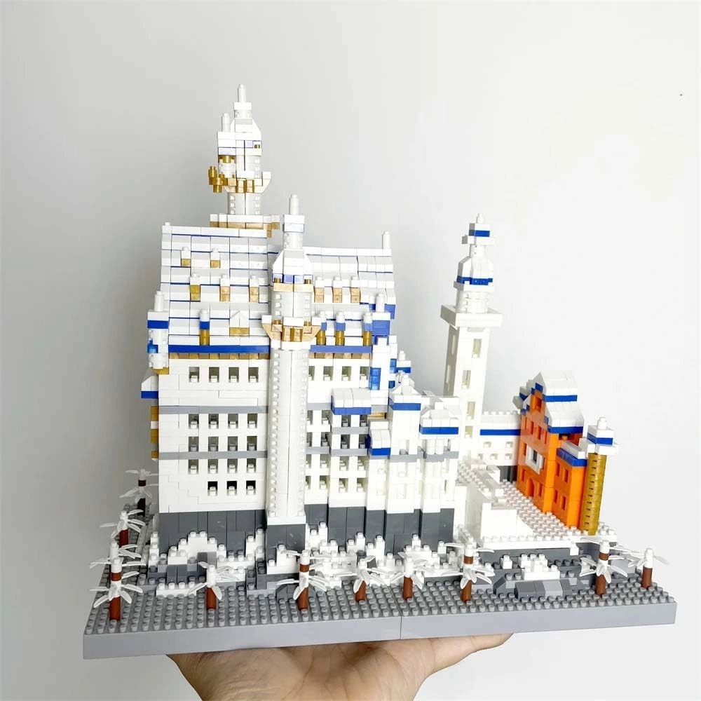 World Famous Architecture Model Building Set Germany Swan Stone Castle Micro Building Blocks Set Creative Collection Building Toys for Adults and Kids 8-14  (2800 Pieces)