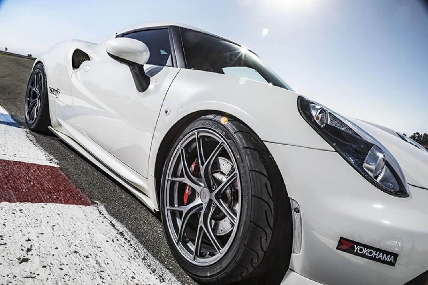 Yokohama Advan Neova AD08 R 235/40R18
